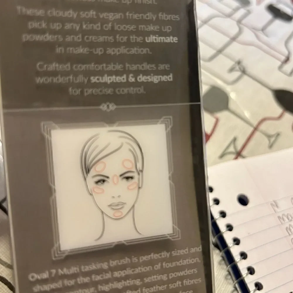NWT/NIB oval make up brush by Brush Works